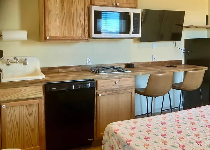 Pink Flamingo Ranch 3* Oracle